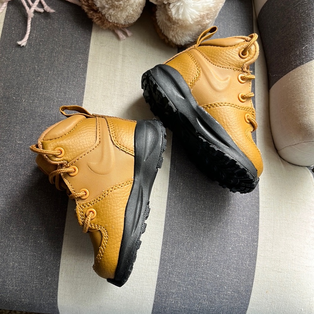 NIKE Toddler Boots 4c